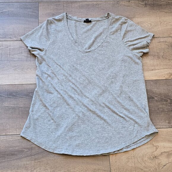 Torrid Gray T-Shirt, Size: 0 - Picture 2 of 9